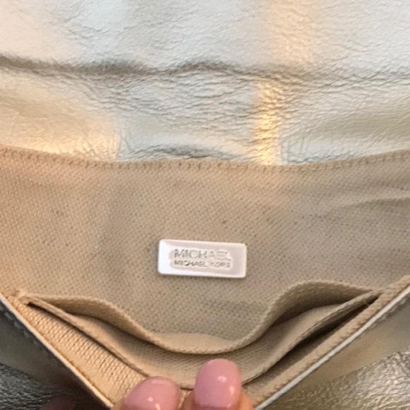 NWT Michael Kors silver wristlet - Picture 10 of 10
